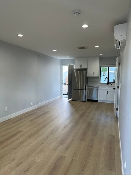 Building Photo - 826 Rose Ave