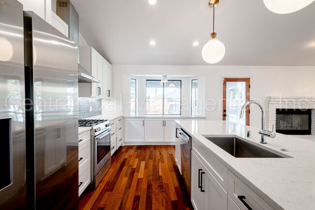 Building Photo - 4 Bedroom/2 Bath Home with a Pool and Sola...