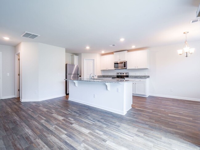 Building Photo - 551 Poppleton Dr
