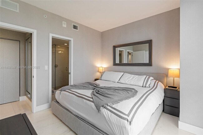 Building Photo - 16385 Biscayne Blvd