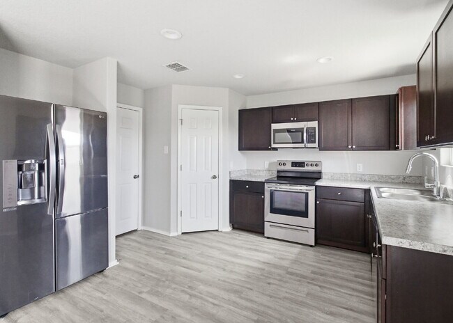 Building Photo - 7526 Crestway Ridge