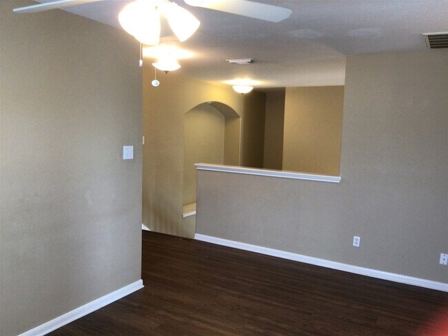 Building Photo - 411 Cedar Point Dr