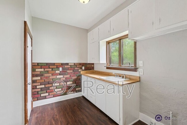 Building Photo - 2027 Berkshire Pl