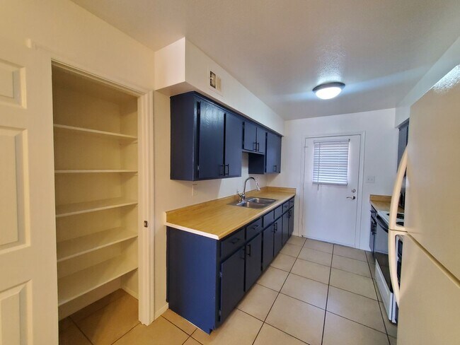 Building Photo - 4533 E Contessa St