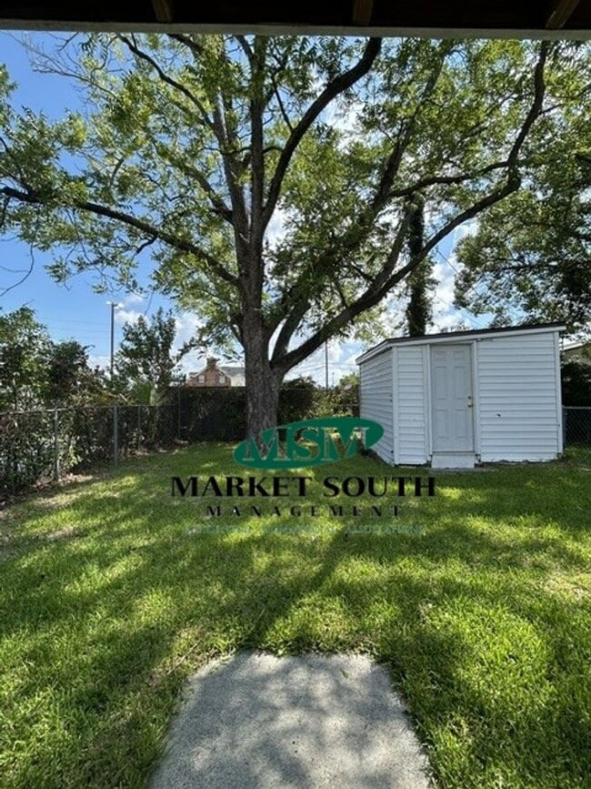 Building Photo - AFFORDABLE WESTSIDE HOME