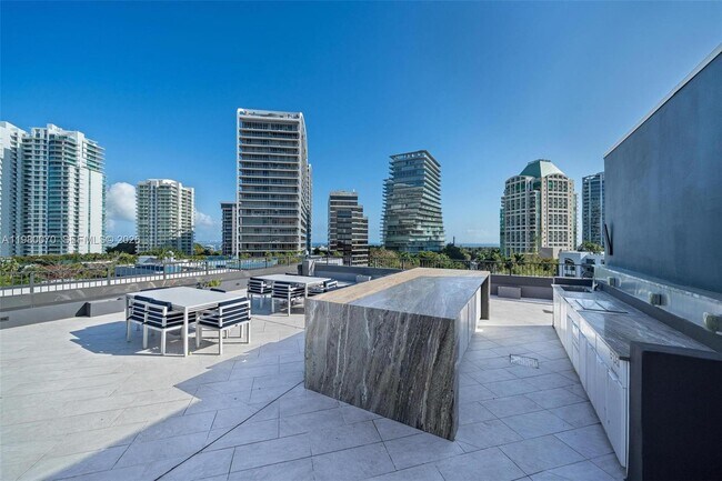 Building Photo - 3156 SW 27th Ave