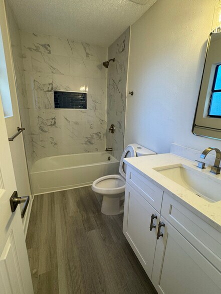 Building Photo - 5818 Pinecrest Rd