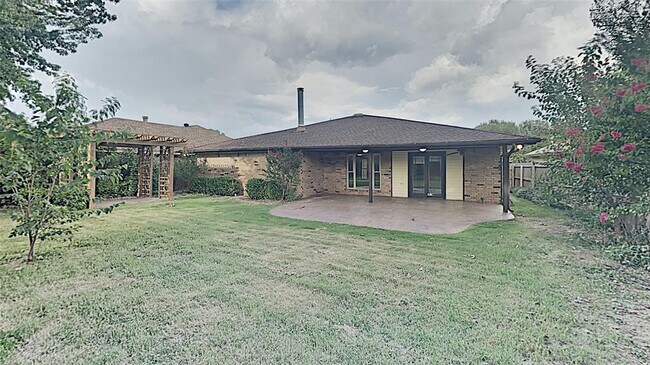 Building Photo - 3905 Regatta Rd