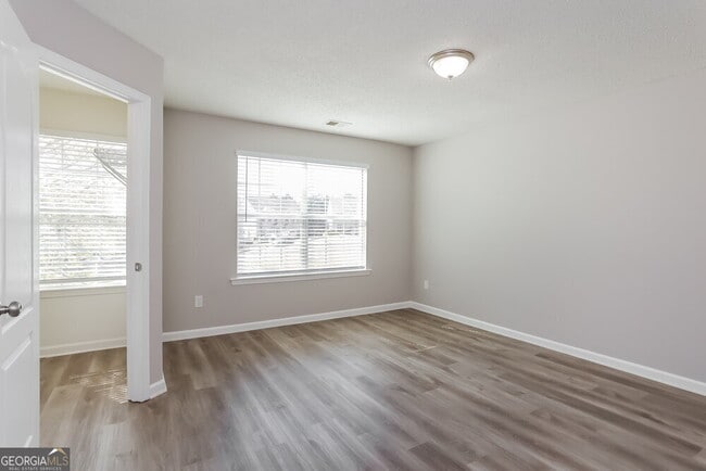 Building Photo - 701 Outlook Way