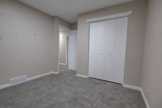 Building Photo - Renovated Orion Homome
