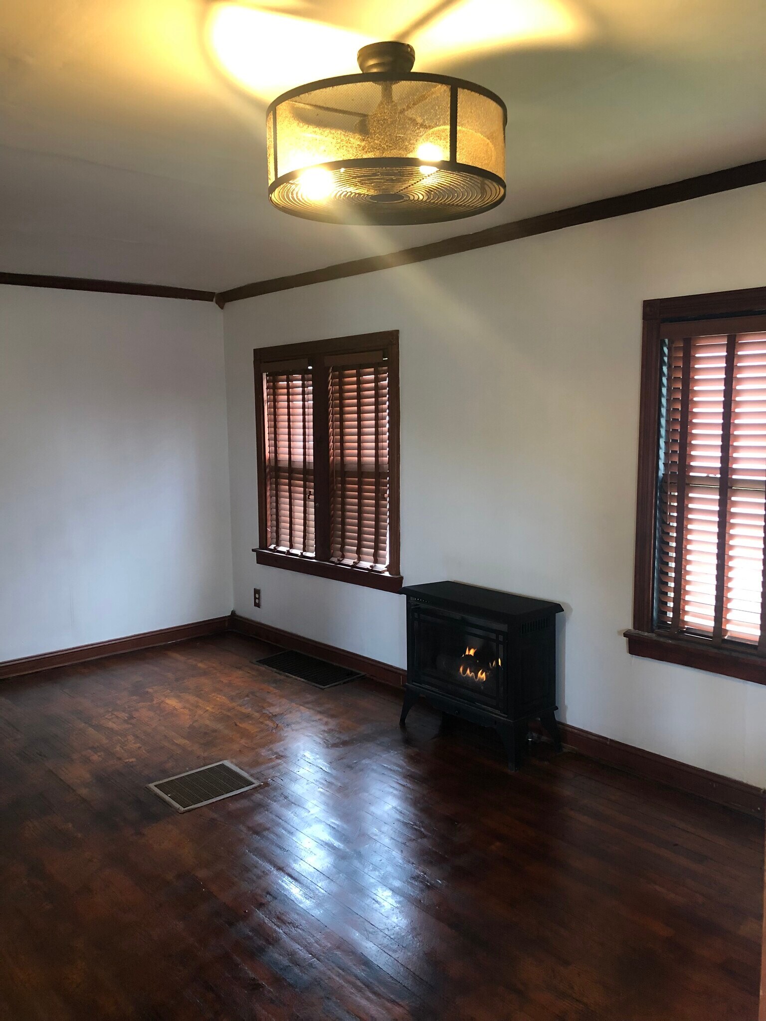 Living room - 14607 Hoyne Ave