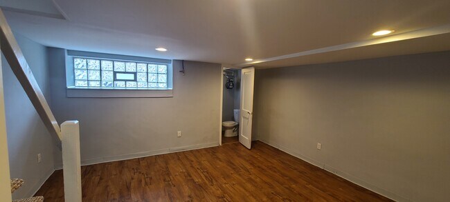 Building Photo - 7026 Lynford St
