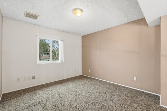 Building Photo - 1805 W Curry Dr