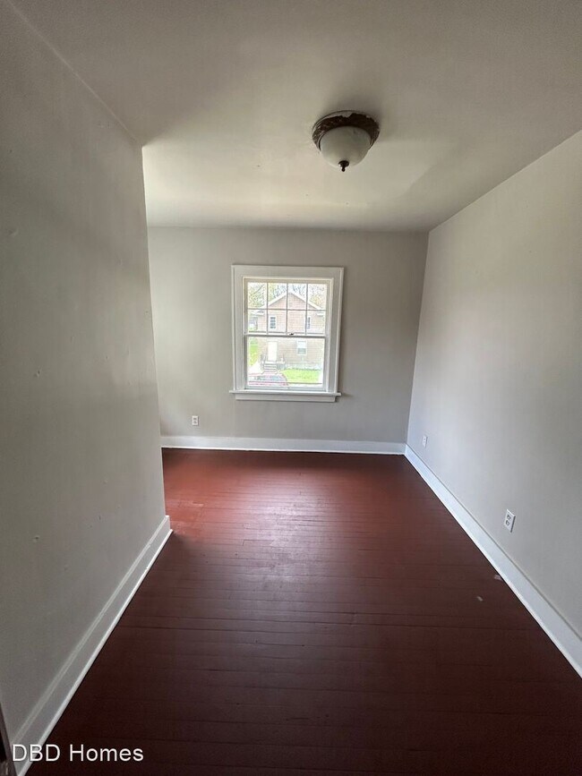 Building Photo - 3 br, 1.5 bath House - 2905 Central Dr