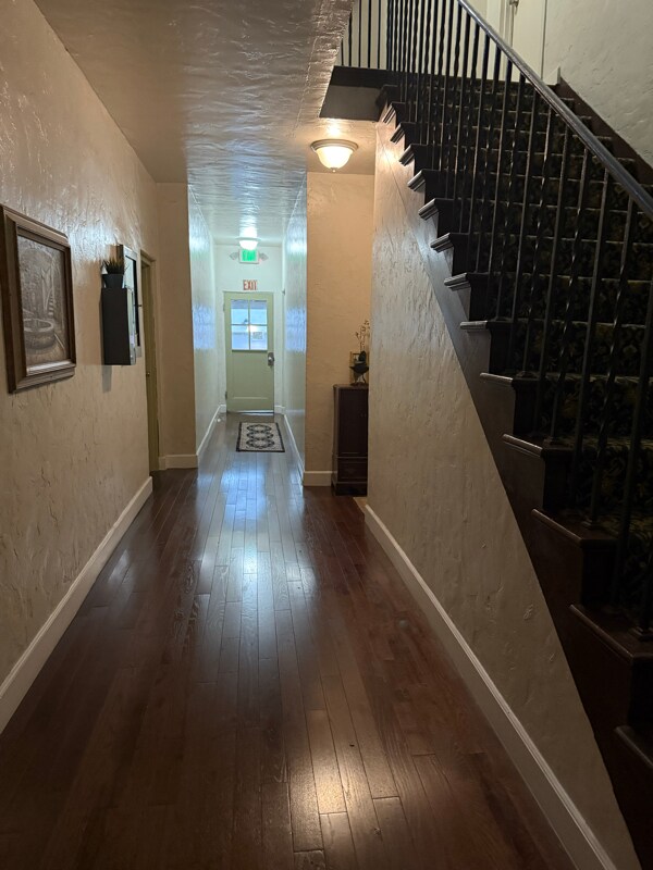 Building Photo - 1201 N Orange Grove Ave
