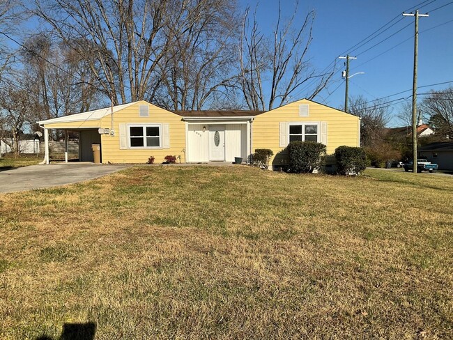 Building Photo - 2 Bedroom House With Carport