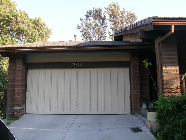 Building Photo - 15422 Circle Ridge Ln