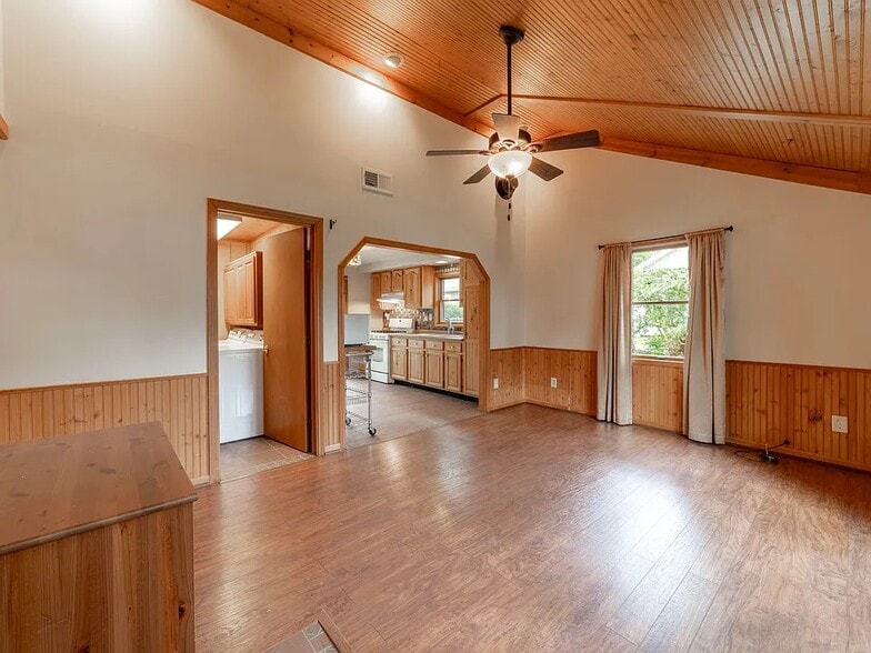 Building Photo - 8316 Rutledge St