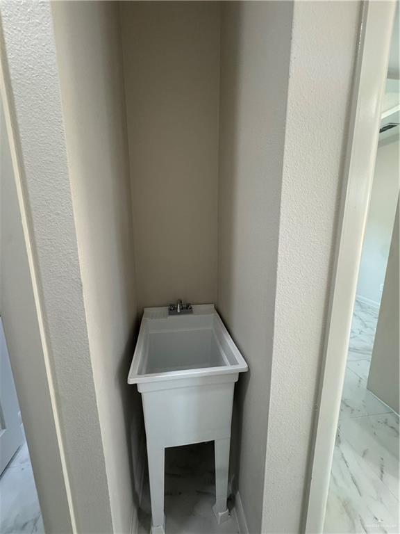 Building Photo - 13 Dove St