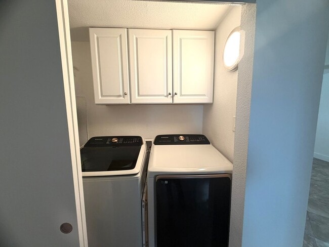 Building Photo - **$500 OFF MOVE IN BY 07/31/2026**Charming Single-Story Home with No HOA & Beautiful Outdoor Living!