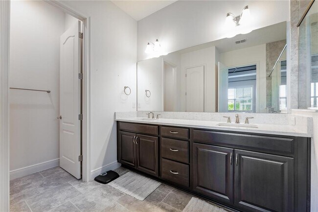 Building Photo - 13019 Stanthorne Ave