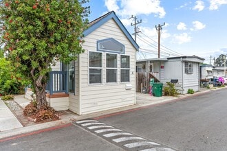 Building Photo - 1 Bed + 1 Bath +  IN THE PLEASURE POINT AREA OF SANTA CRUZ. $2300 Per Month