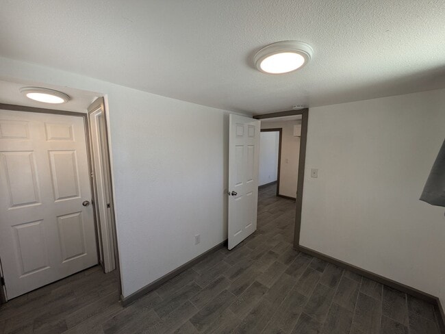 Building Photo - Cozy 1-Bed Home – Fenced Yard, Washer Hook...