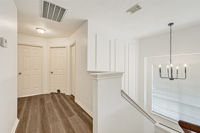 Building Photo - 146 S Walden Elms Cir
