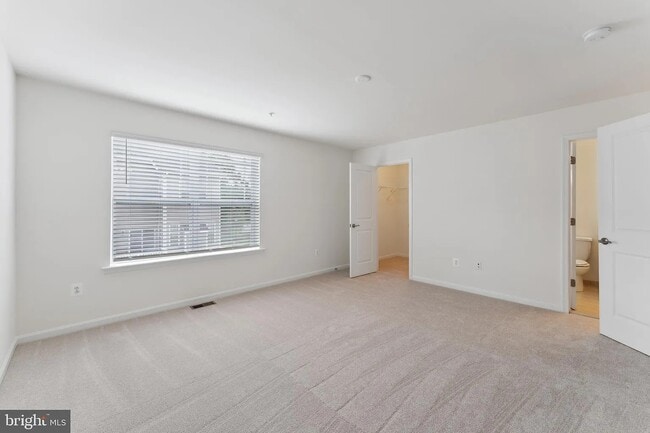 Building Photo - 204 Jenkins Way