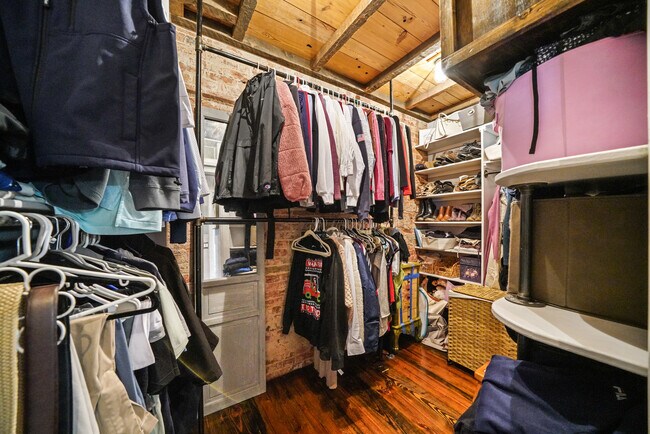 Building Photo - 415 W Union St