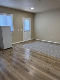 Building Photo - 4268 Barbara Way NE