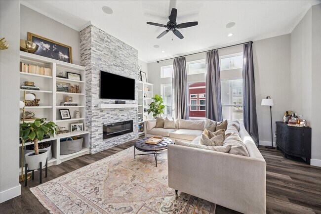 Building Photo - 2108 Oatfield Dr