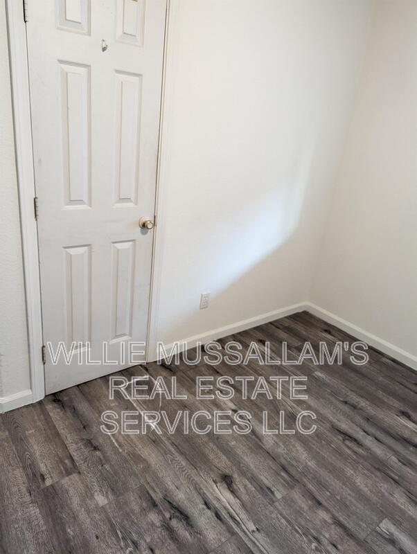 Building Photo - 801 Kerr Ave