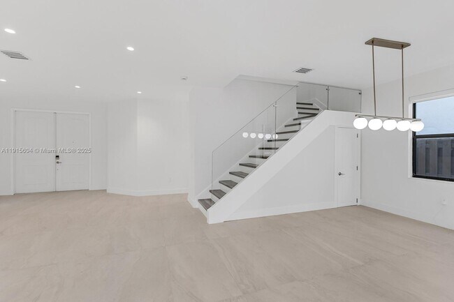 Building Photo - 8725 NW 102nd Ct