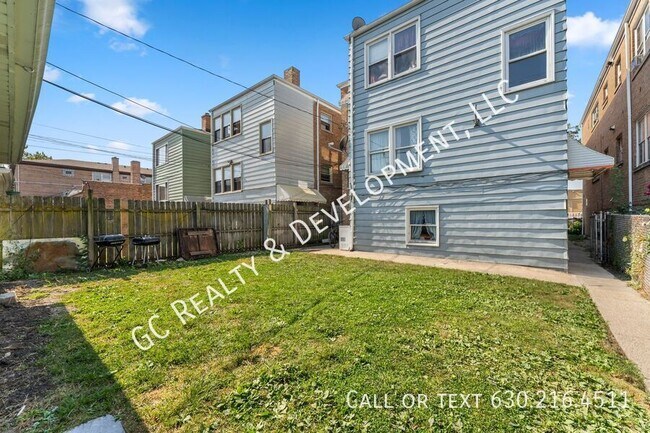 Building Photo - 2517 N Laramie Ave