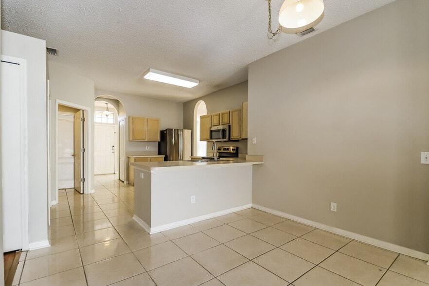 Building Photo - 1231 Loretto Cir