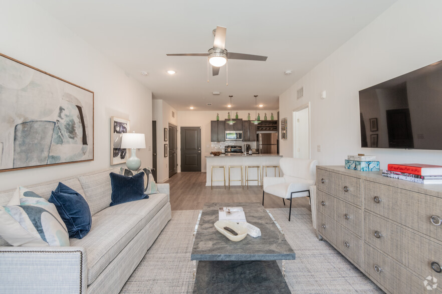 2BR, 2BA - 976SF - Living Room - Retreat at Arden Farms