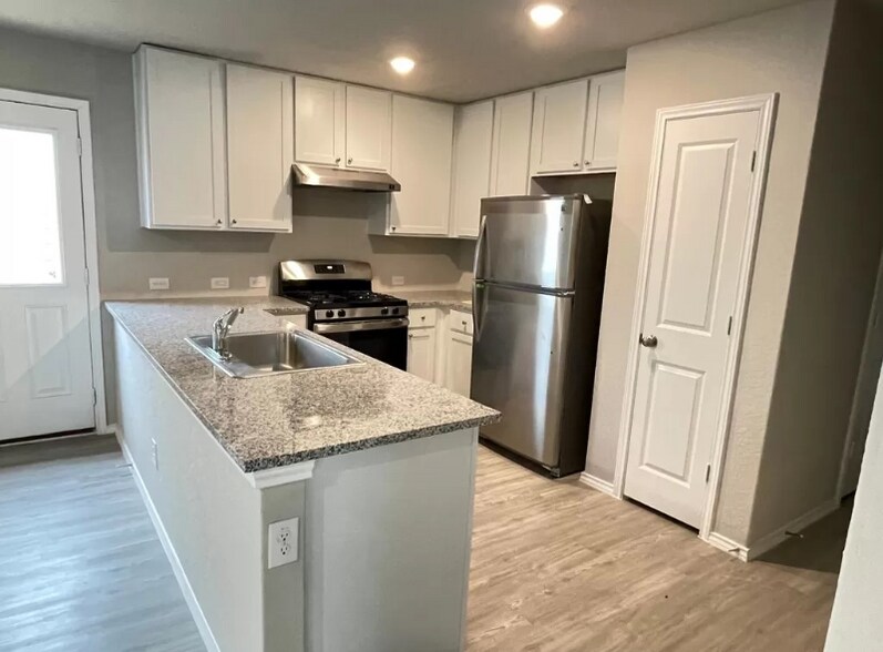 Building Photo - 10538 Varmus Dr