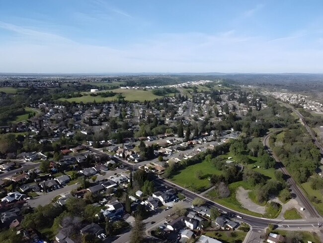 Building Photo - 4740-4760 3rd St, Rocklin, CA 95677