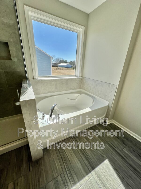 Building Photo - 1006 Creeks Landing Dr