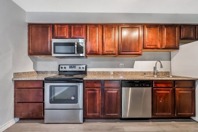 Building Photo - Guard Gated Community - 2 bedroom and 1 bathroom, Upstairs Unit Private Balcony Over looking Park...