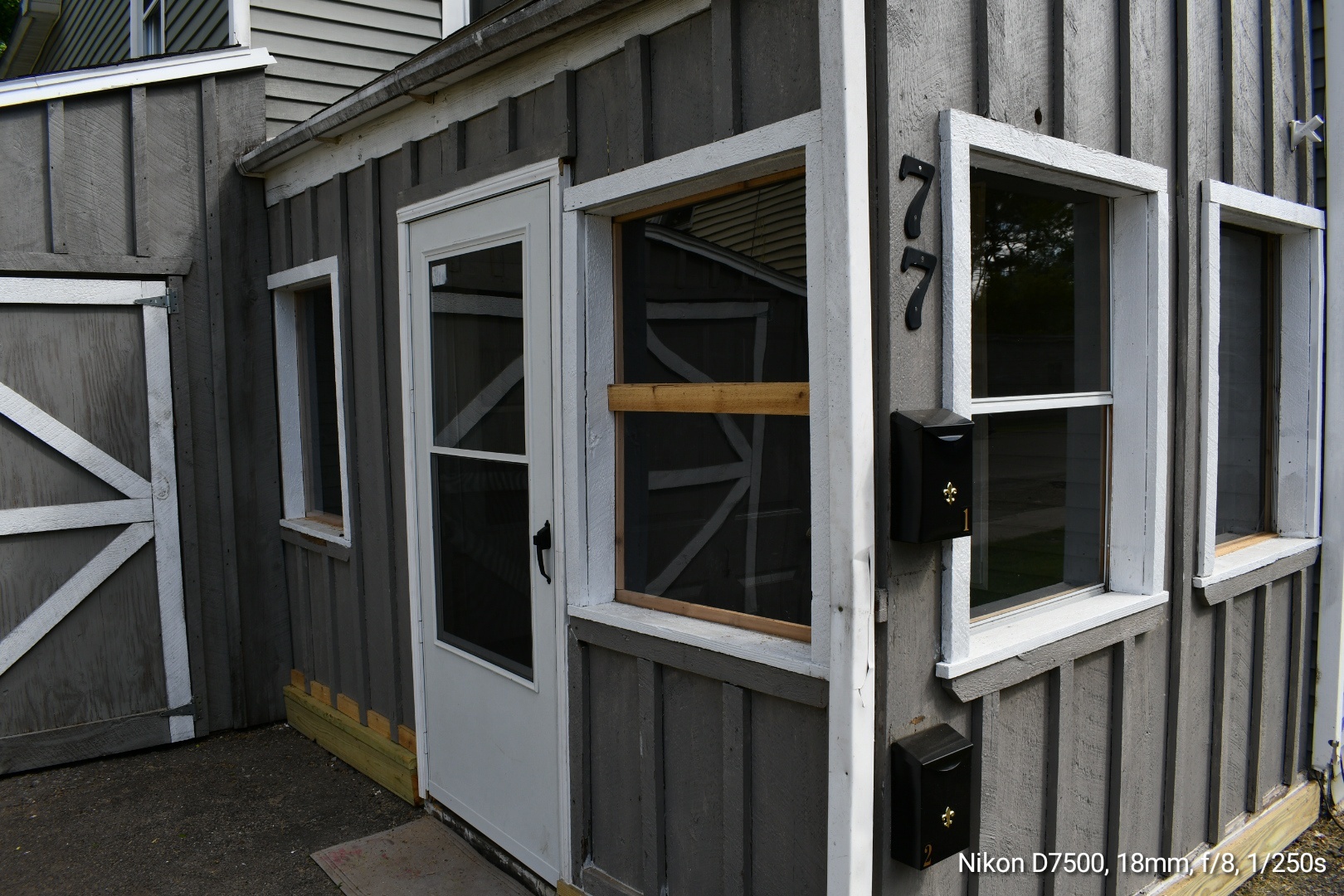 Entrance to mud room and front door - 77 Fox St
