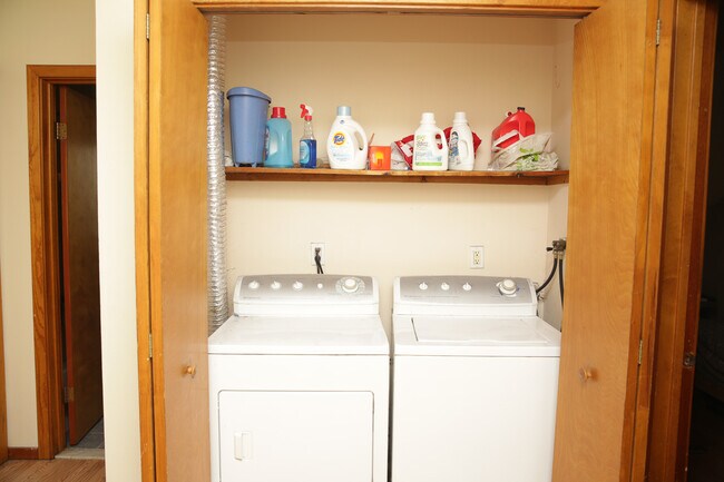 Building Photo - 23 Compton St