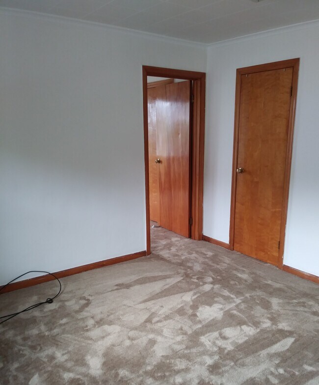 LIVING ROOM - 511 Hickory St