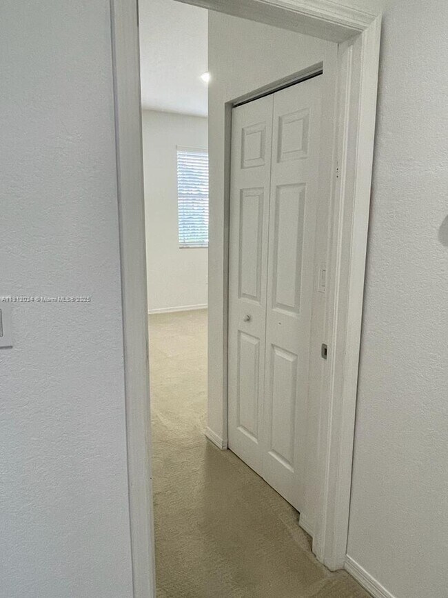 Building Photo - 14934 SW 41st Ln