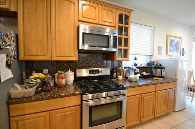 Building Photo - 12110 Laurel Ct