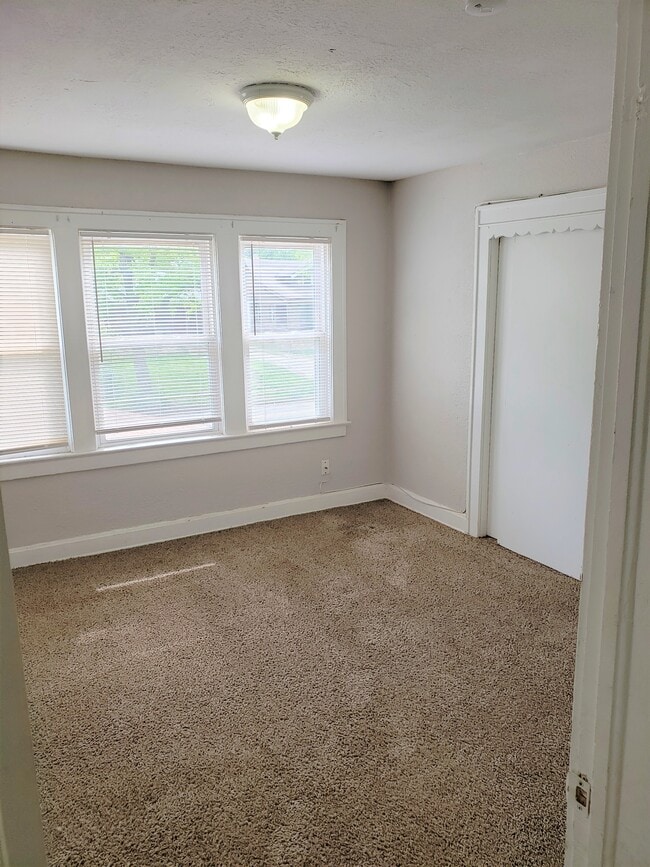 Building Photo - 5524 Woodland Ave