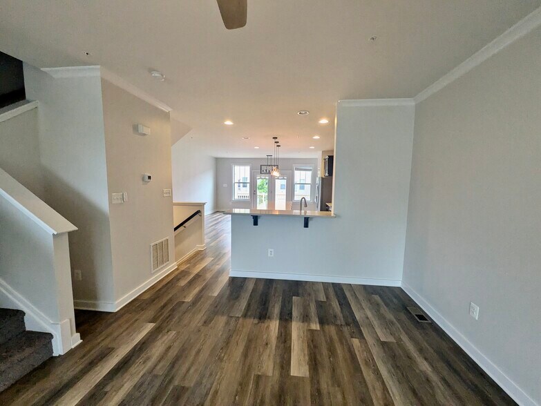 Building Photo - 1121 Lawler Dr