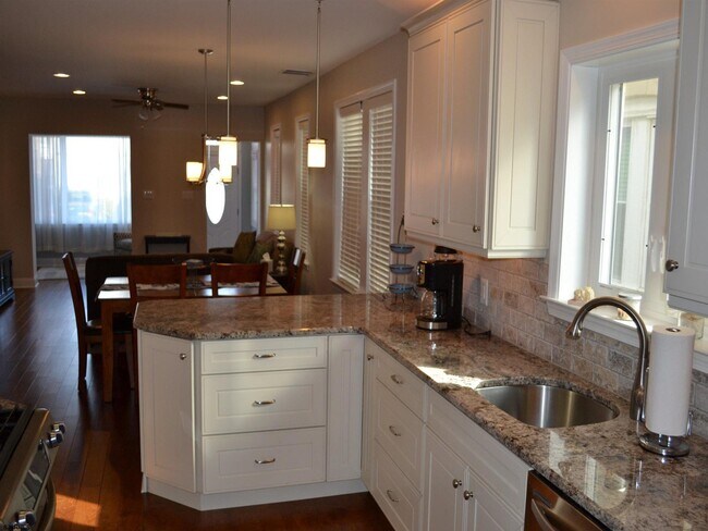 Building Photo - 12 S Franklin Ave