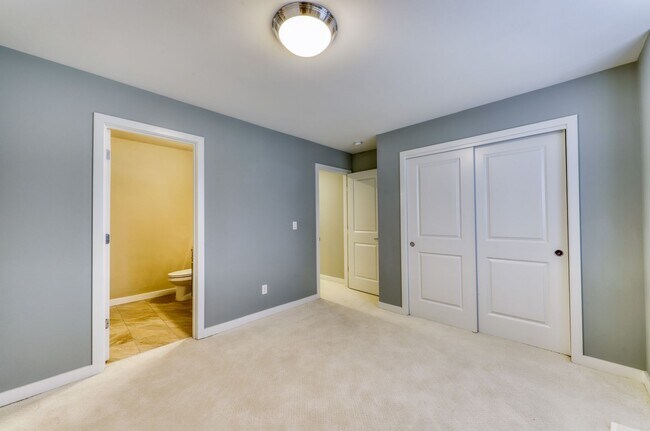 Building Photo - Gorgeous Large Home